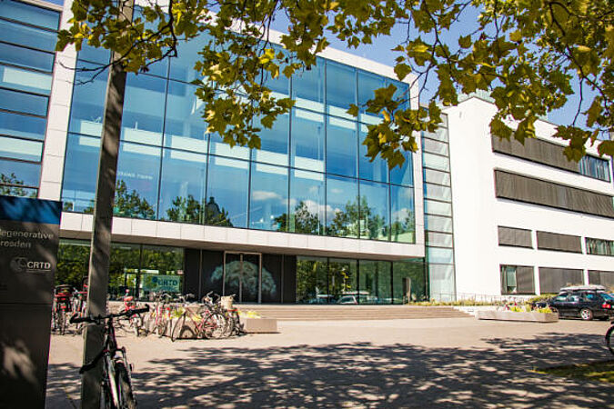 Center for Regenerative Therapies TU Dresden: view of the front center of the building